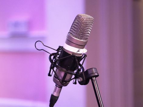 A picture of a microphone.